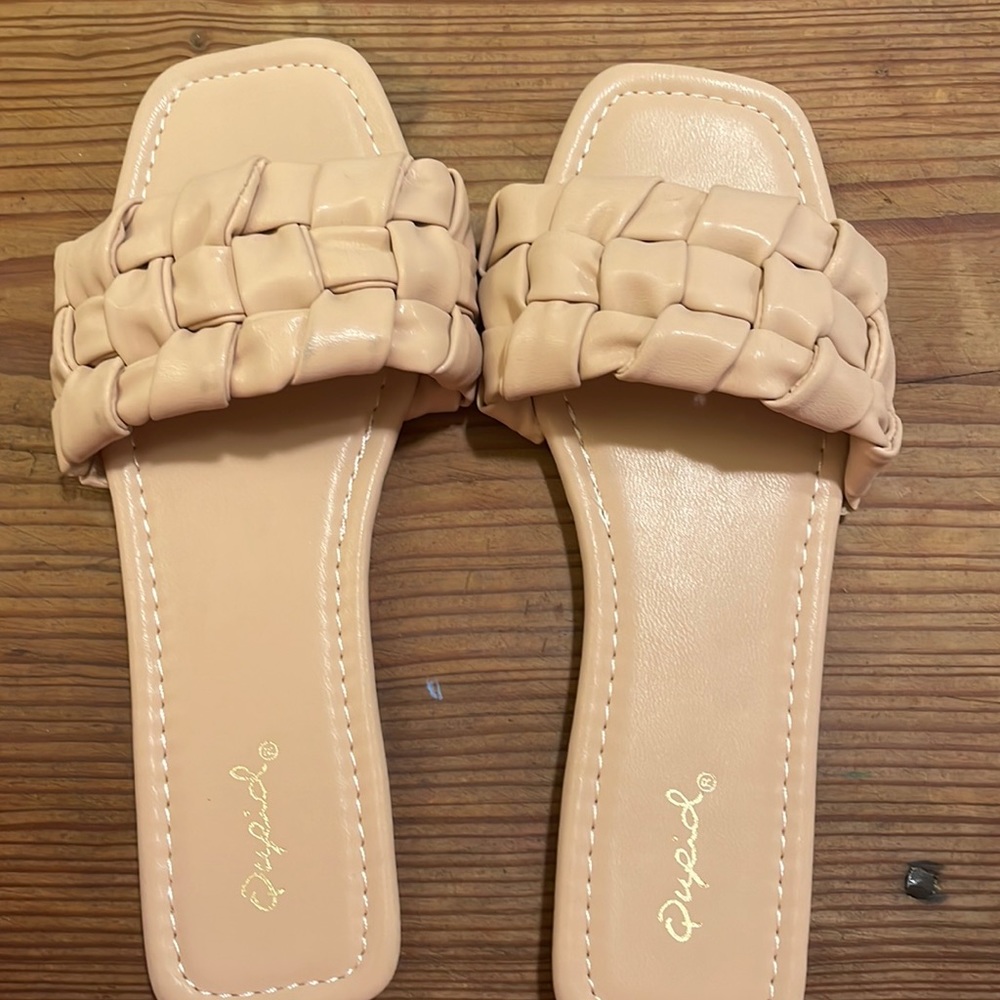 Never Worn 💛 Nude Sandals